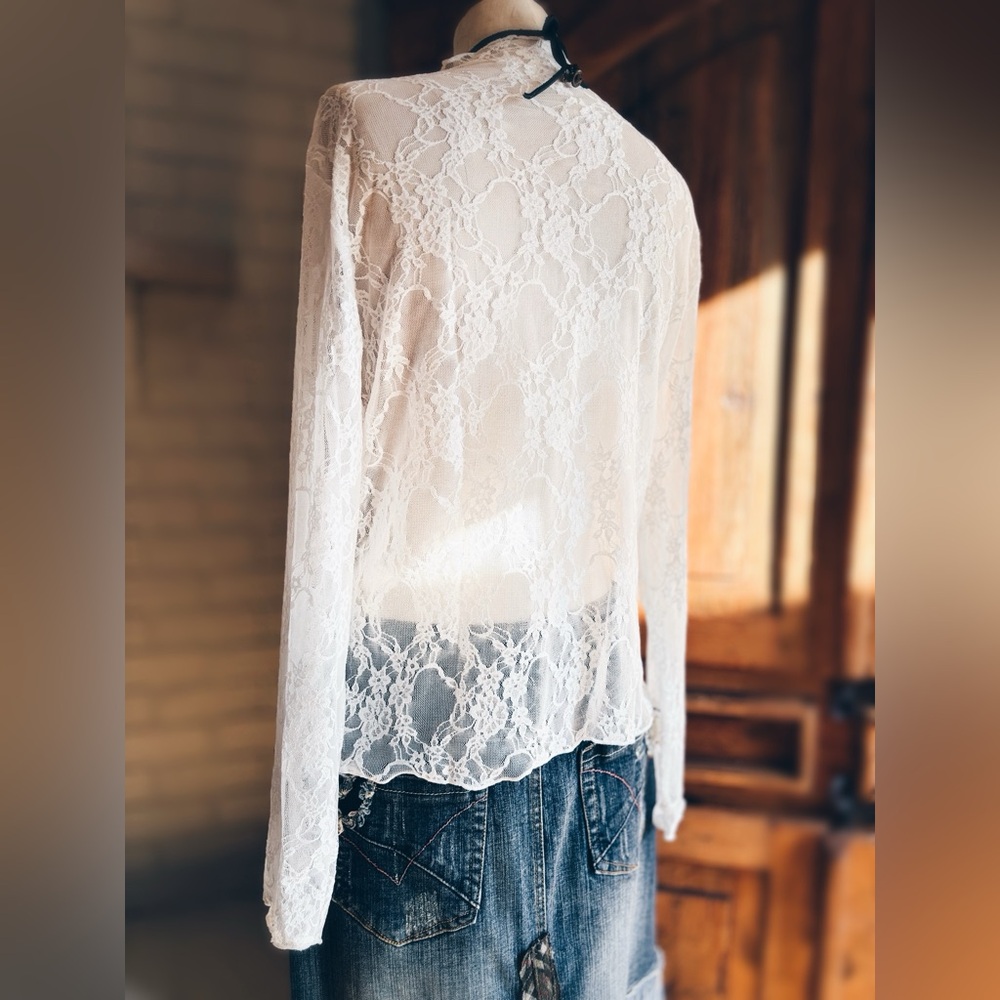 Super Soft Lace Layering Tee - Snow White with Lettuce Edge Styling - Picture 7 of 11